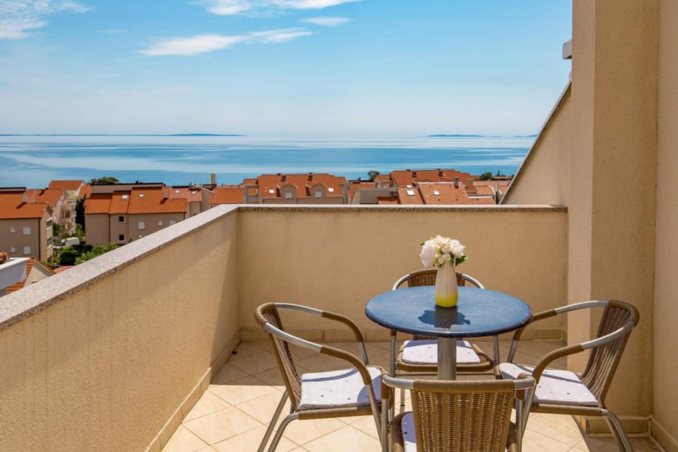 View (from property/room), Balcony/Terrace, Seating area