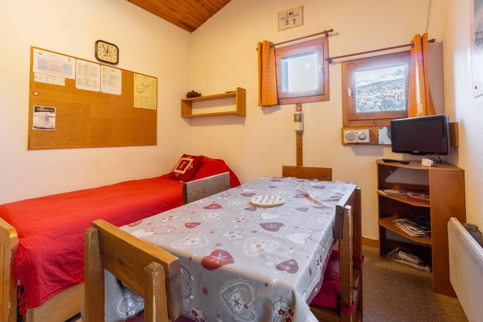 Property building, Living room, Bedroom