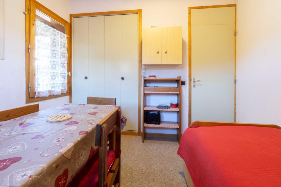 Property building, Living room, Bedroom