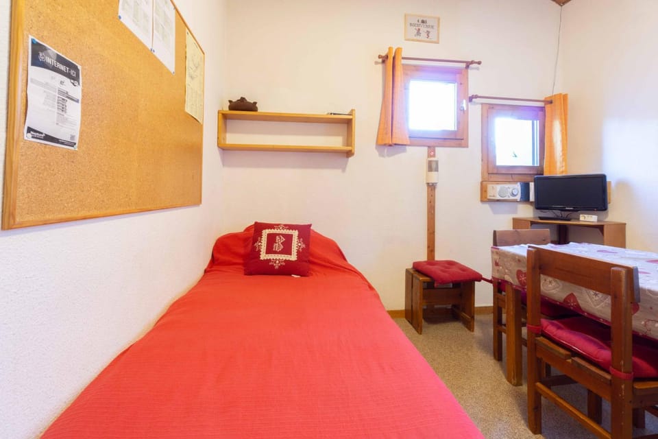 Property building, Living room, Bedroom