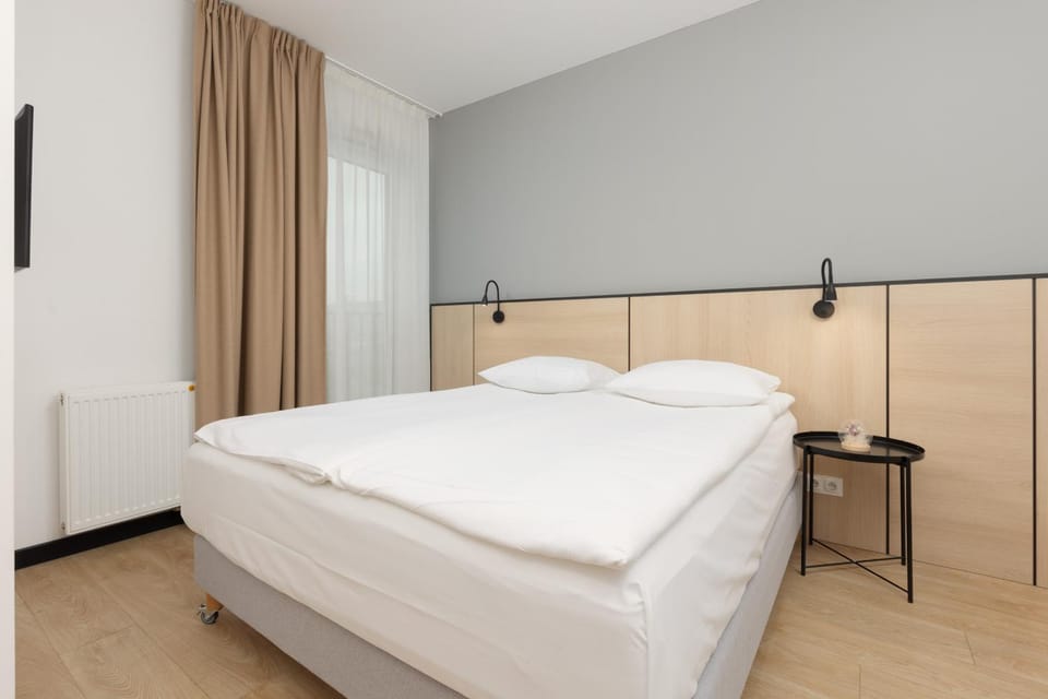 Bed, Living room