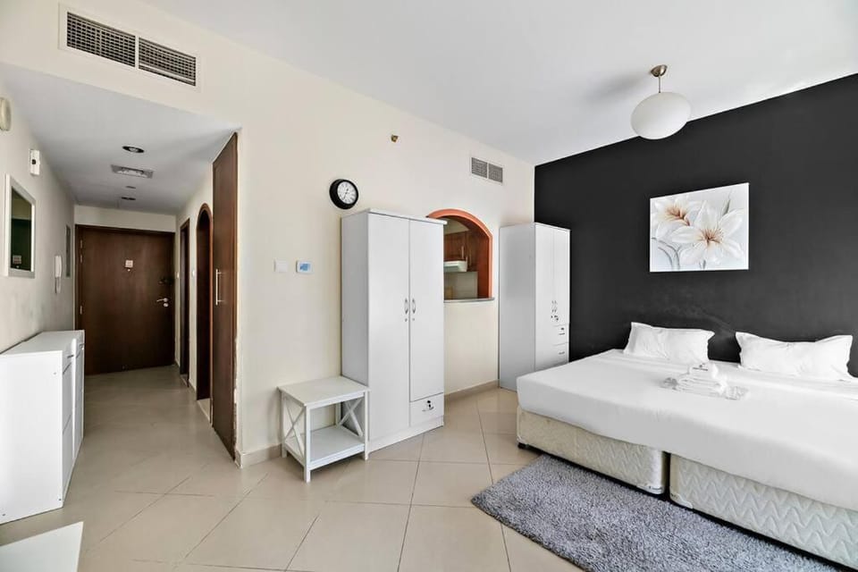 StoneTree - Cozy Fully-Furnished Studio in JLT Apartment in Dubai