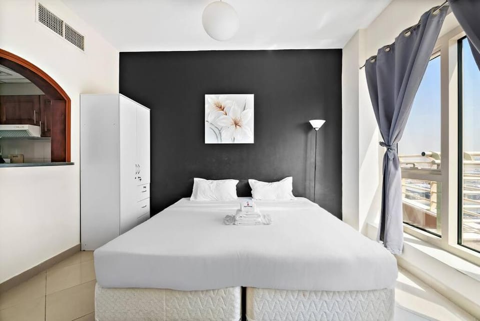 StoneTree - Cozy Fully-Furnished Studio in JLT Apartment in Dubai
