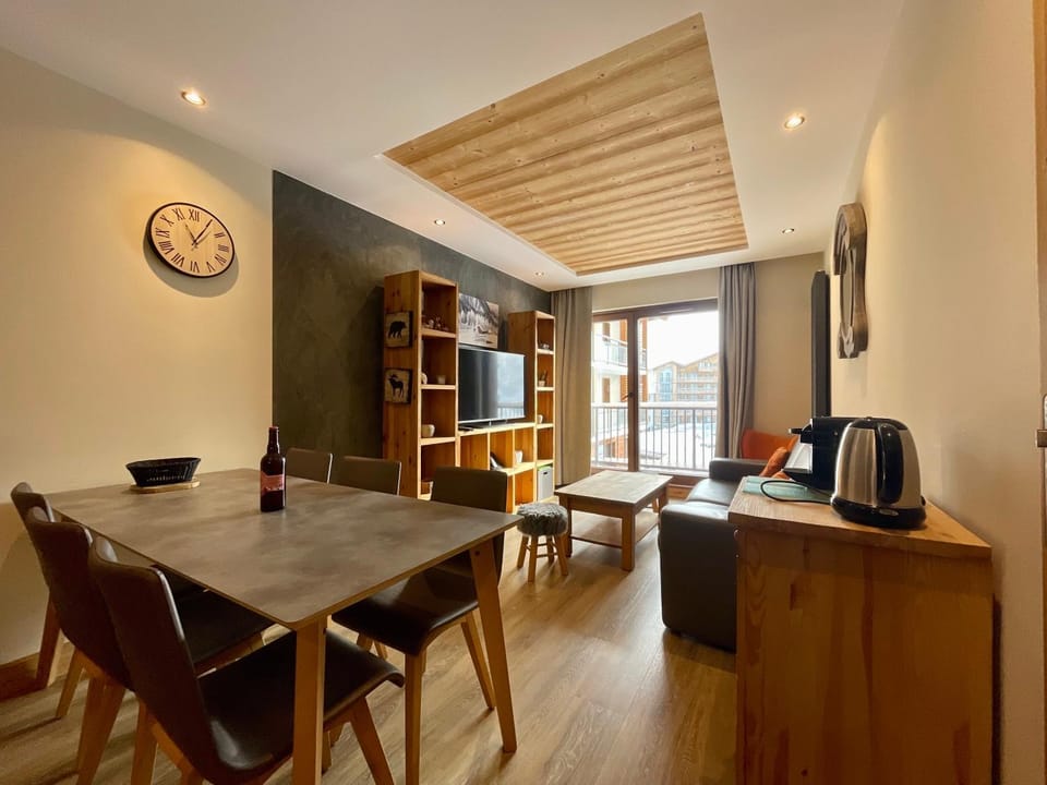Coffee/tea facilities, Dining area