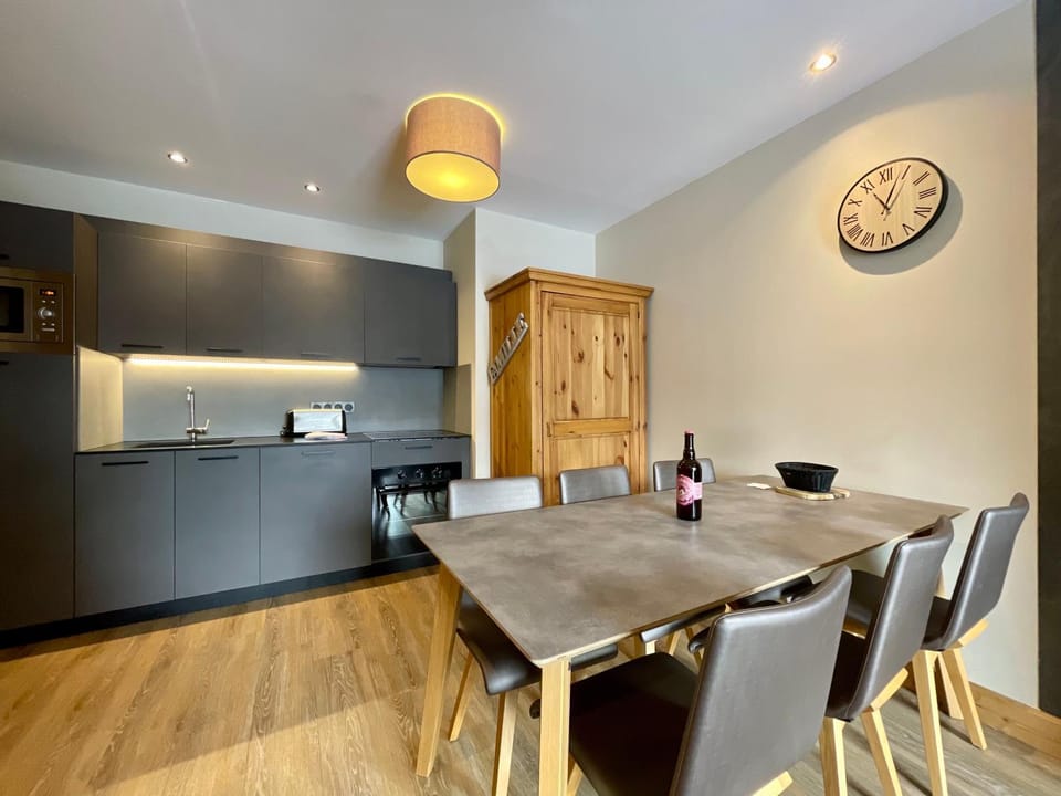 Dining area, kitchen