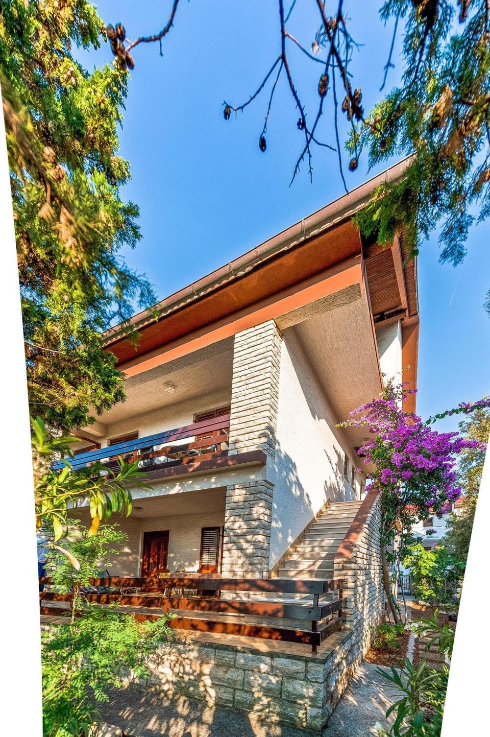 Property building, Spring, Garden, View (from property/room), Balcony/Terrace, Garden view
