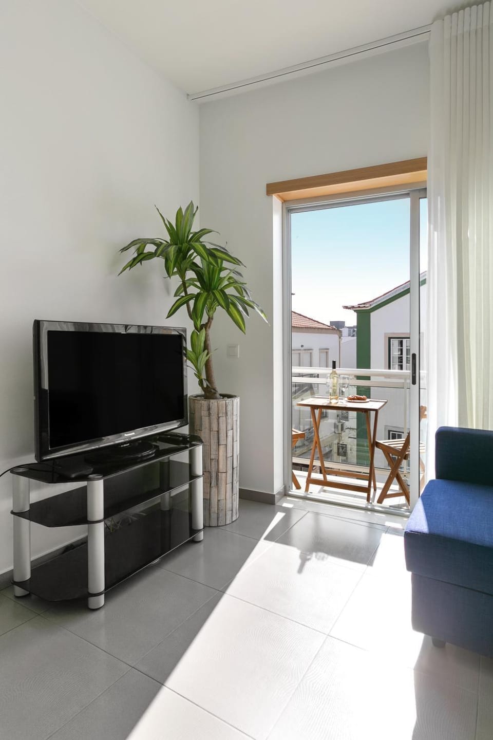 Communal lounge/ TV room, TV and multimedia, View (from property/room), Balcony/Terrace, Living room, Decorative detail, Seating area