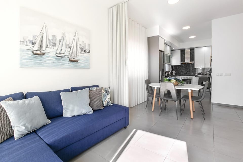 Kitchen or kitchenette, Living room, Decorative detail, Seating area, Dining area