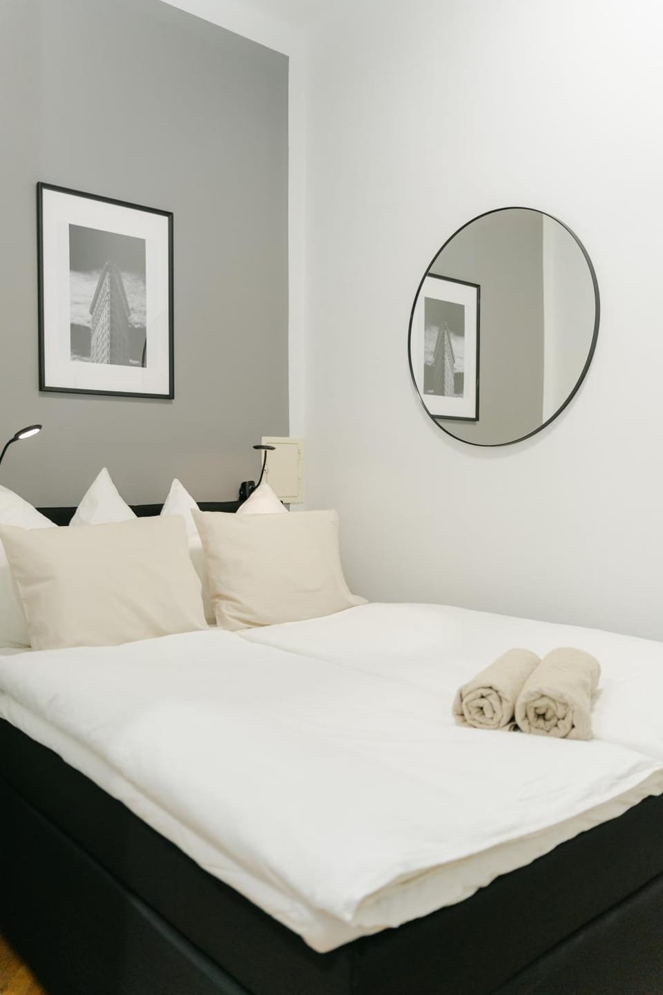 Bed, Bedroom, towels