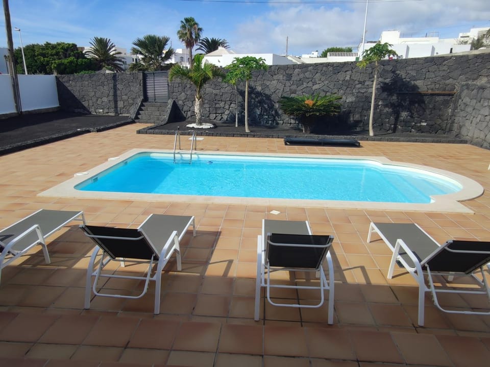 Pool view, Swimming pool, sunbed