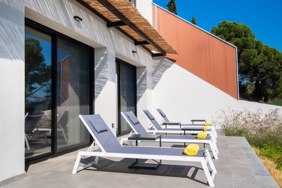 Property building, Patio, Day, sunbed