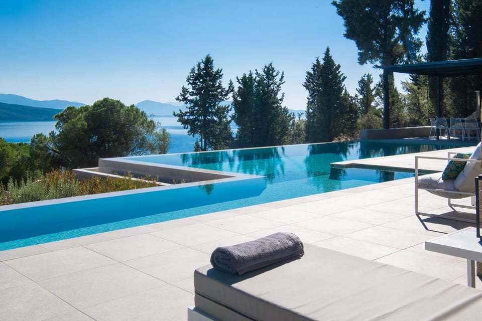 Patio, Day, Natural landscape, Mountain view, Pool view, Swimming pool, sunbed