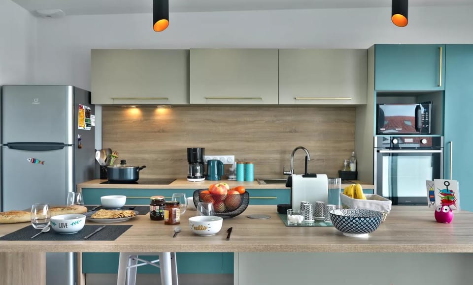 Coffee/tea facilities, Kitchen or kitchenette, Food and drinks, Dining area, dishwasher, oven, pet friendly, stove, toaster