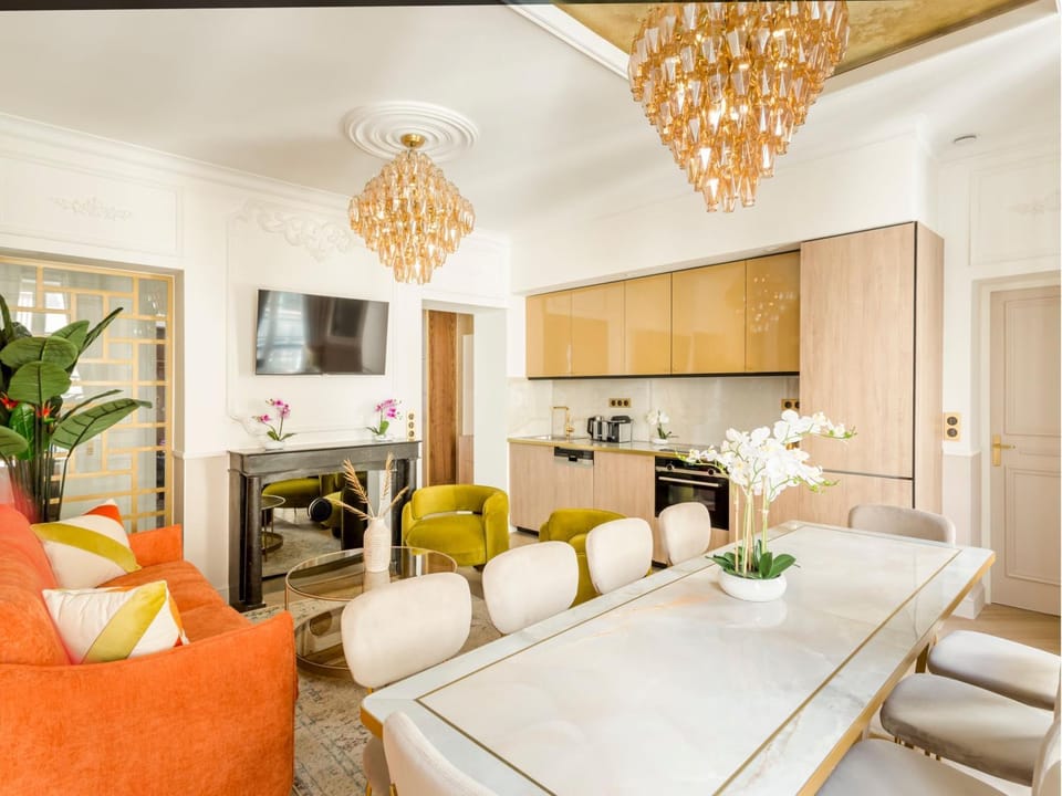 Living room, Seating area, Dining area, stove, kitchen