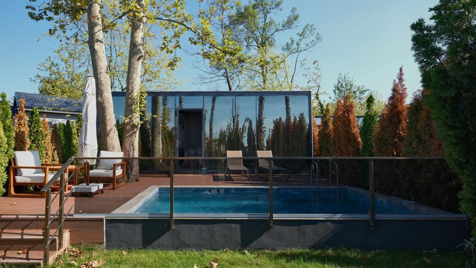 Patio, Spring, Day, Natural landscape, Garden, Garden view, Pool view, Swimming pool, sunbed