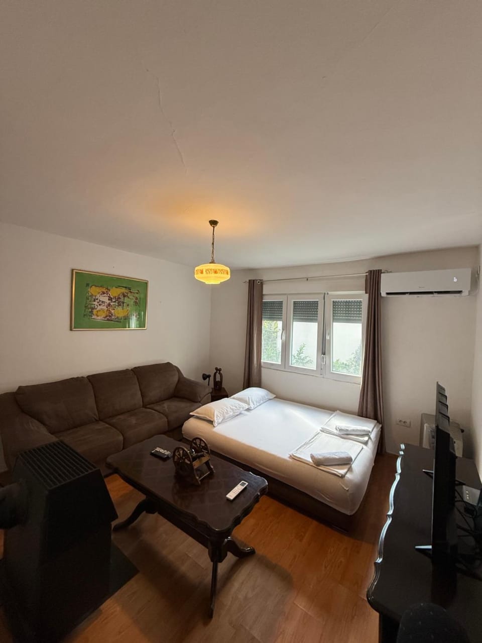 Bed, TV and multimedia, Living room, Seating area, air conditioner