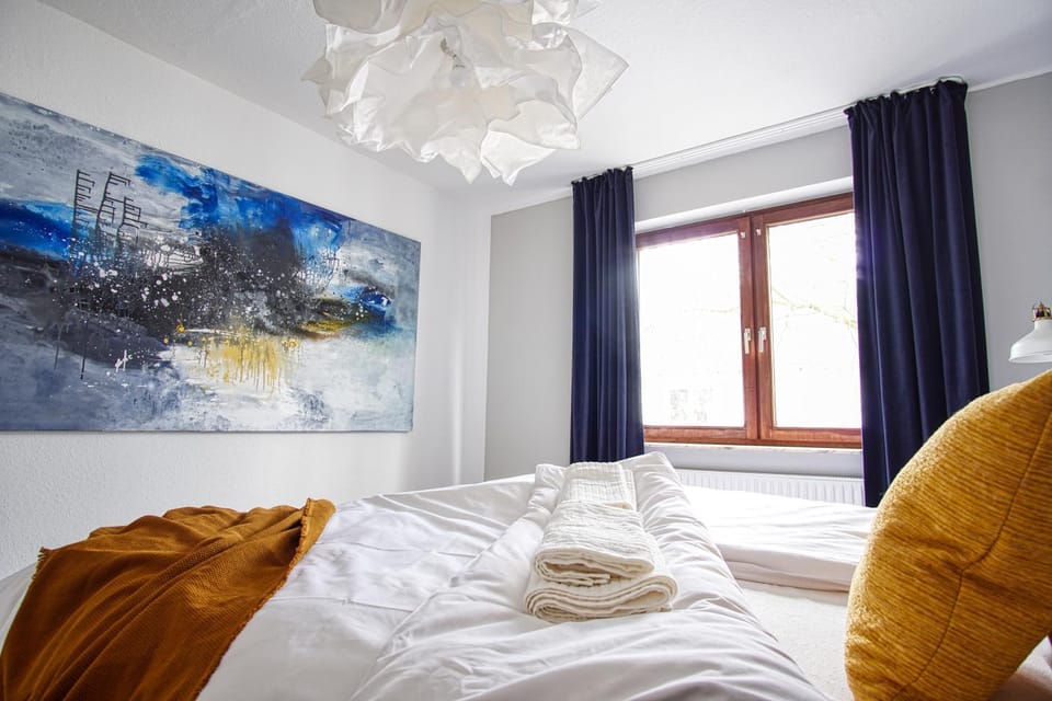 Bed, Photo of the whole room, Bedroom, towels