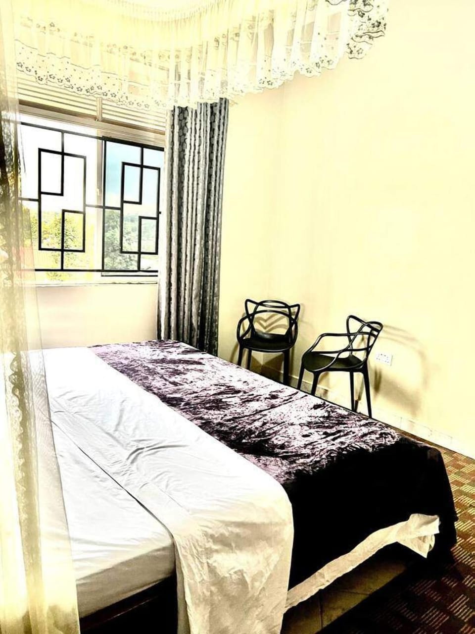 Apartment - Sleeps 2 - Parking - Garden Apartment in Kampala