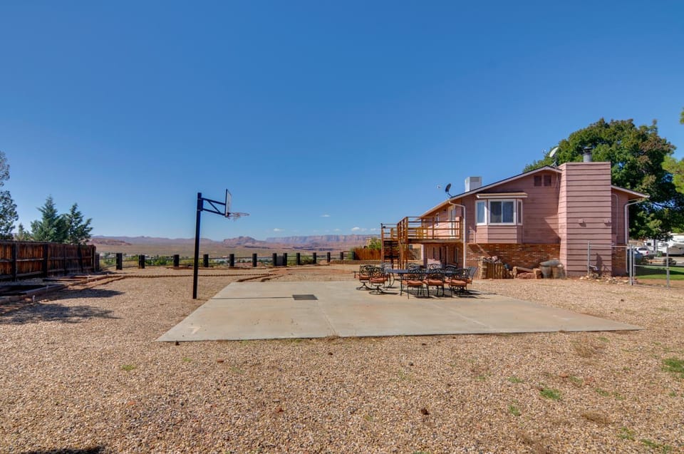 The Ultimate Adventure Basecamp Near Lake Powell House in Page