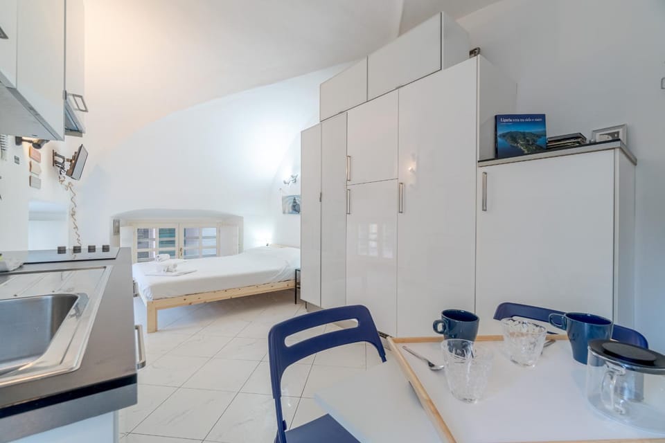 Kitchen or kitchenette, Photo of the whole room, Dining area