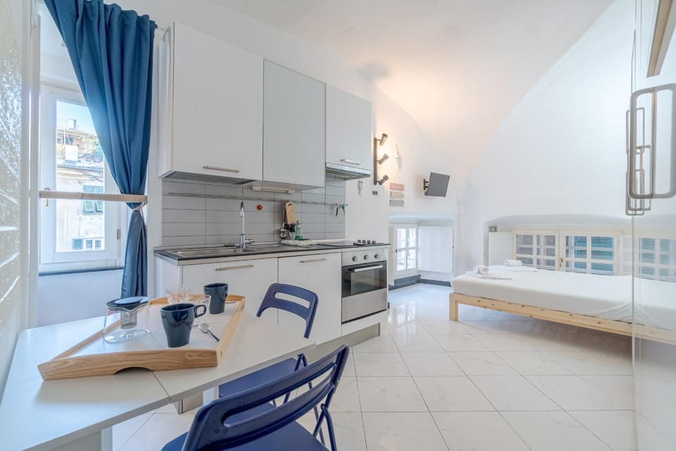 Kitchen or kitchenette, Photo of the whole room, Dining area