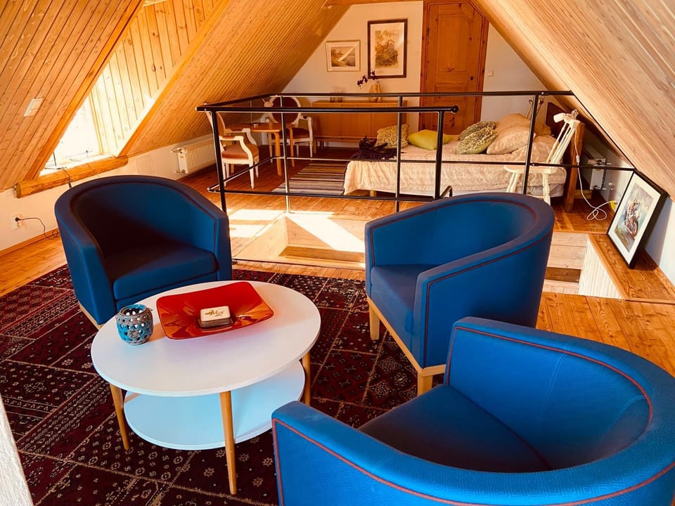 Living room, Photo of the whole room, Seating area, Bedroom