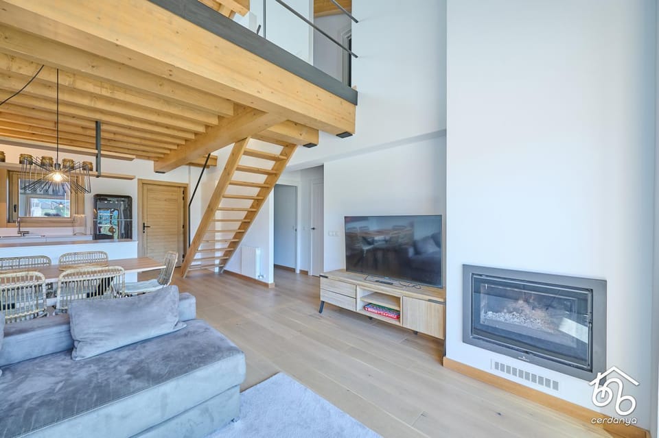 TV and multimedia, Living room, Dining area, flat iron