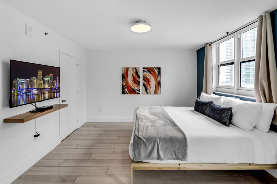 TV and multimedia, Photo of the whole room, Bedroom