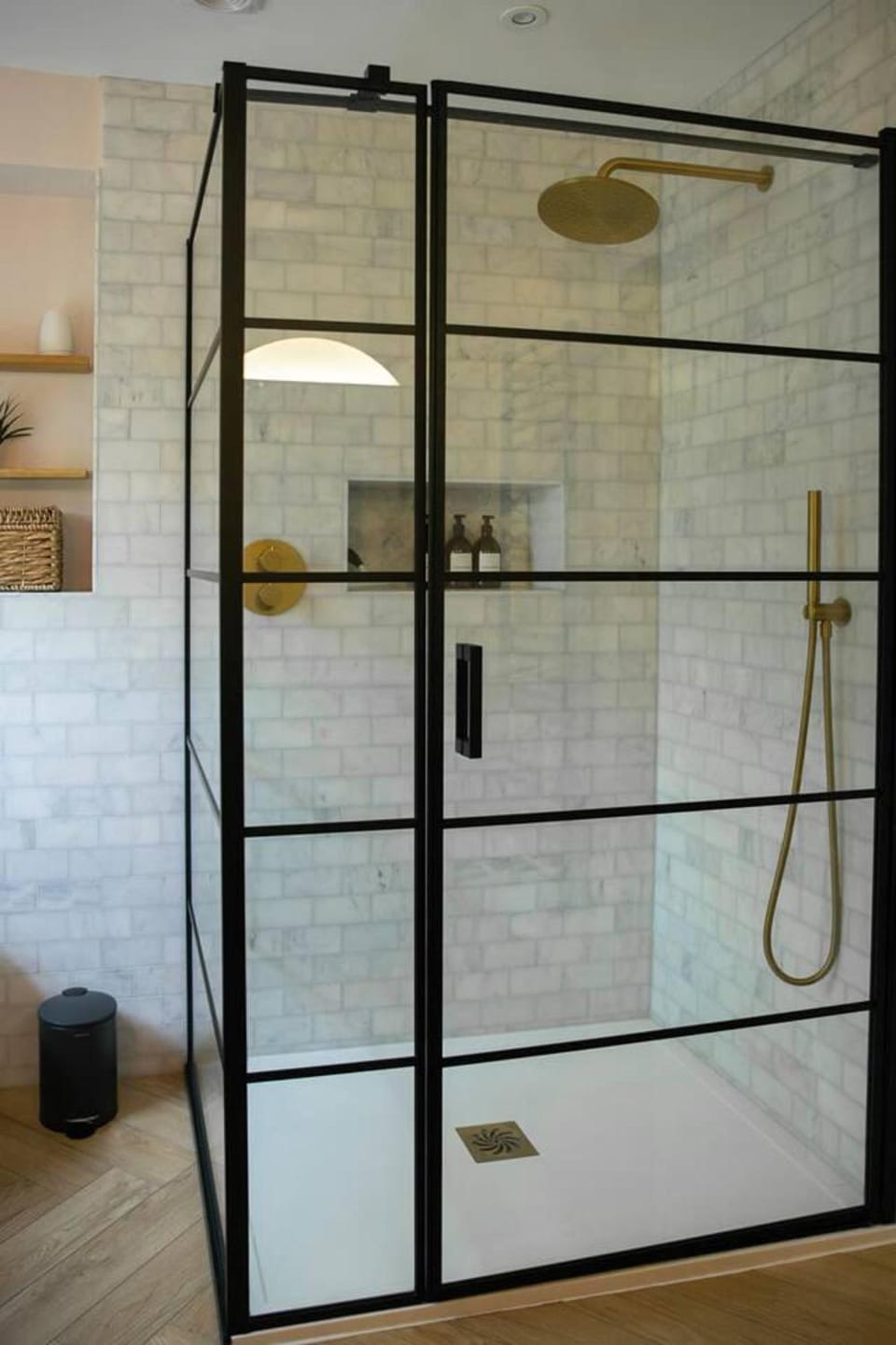 4 Bed House Sleeps 9 - Parking Garden Bbq Wifi House in England