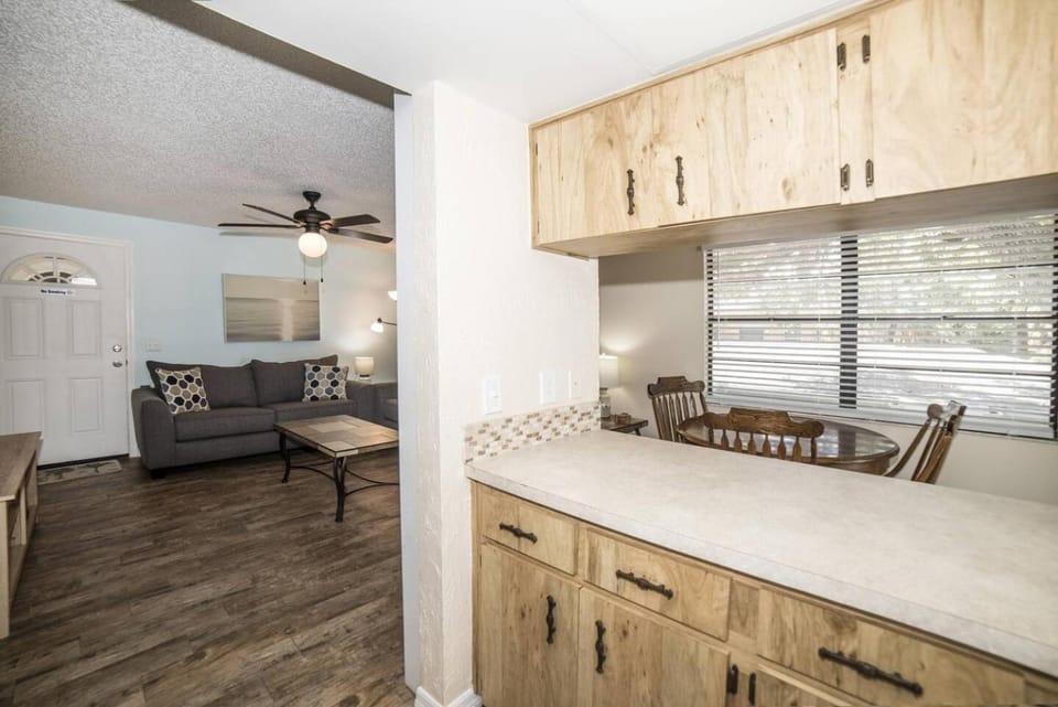 Kitchen or kitchenette, Living room