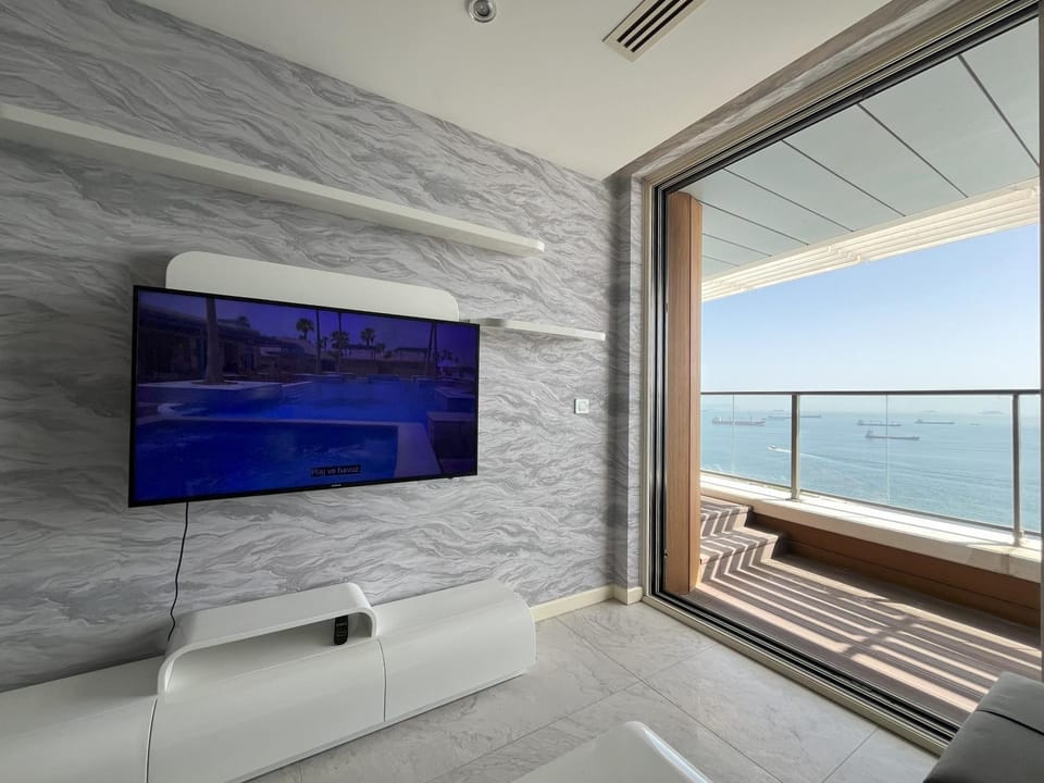 Communal lounge/ TV room, Natural landscape, TV and multimedia, View (from property/room), Balcony/Terrace, Evening entertainment, Sea view
