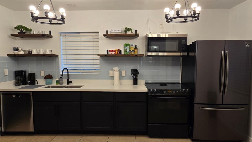 zzz Msg for 5 percent off zzz 3Bed 1Bath KingKingQueenBeds House MidtownPHX Apartment in Phoenix
