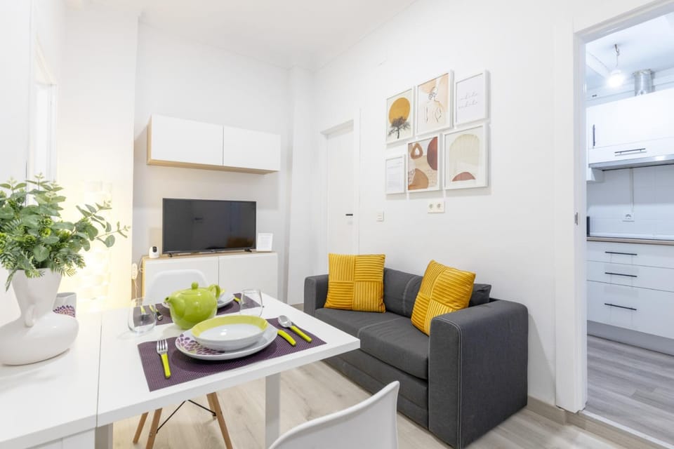 TV and multimedia, Seating area, Dining area