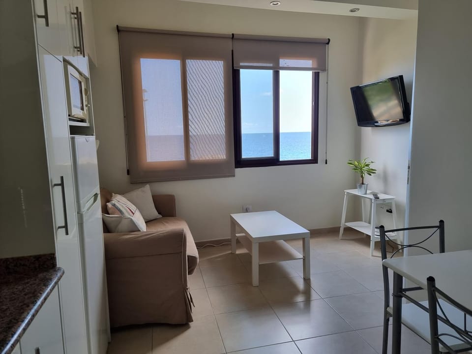 TV and multimedia, Kitchen or kitchenette, Living room, Dining area, Sea view