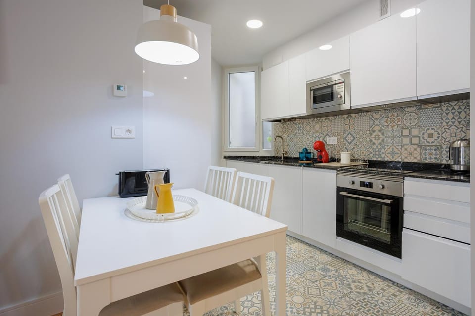 Kitchen or kitchenette, Dining area, dishwasher, oven, stove, toaster