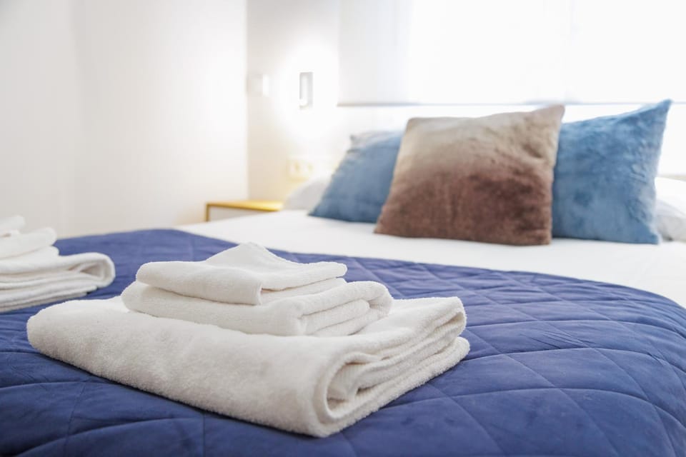 Bed, Photo of the whole room, Bedroom, towels