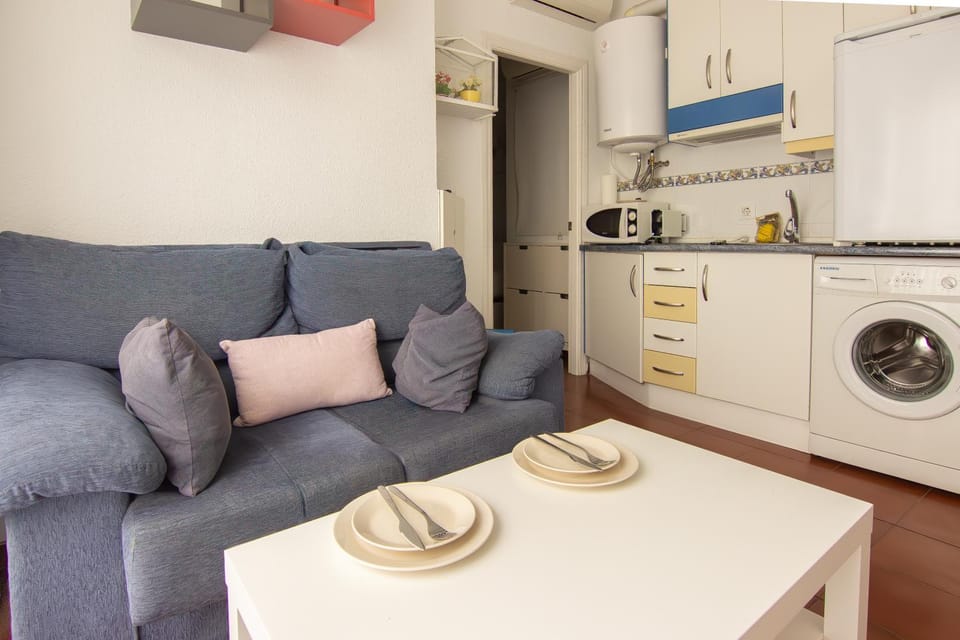 Kitchen or kitchenette, Living room, Dining area, washing machine