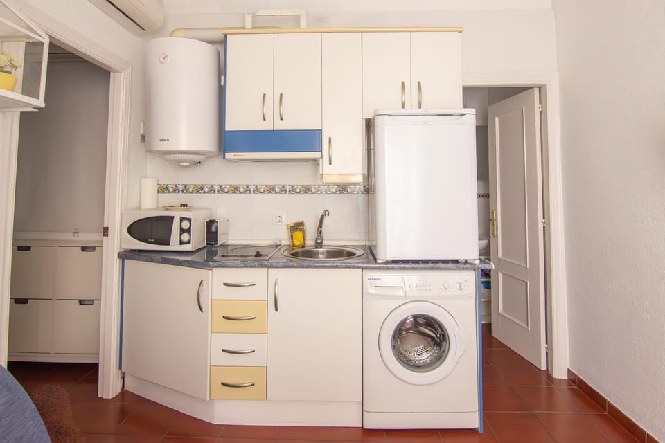 Kitchen or kitchenette, washing machine