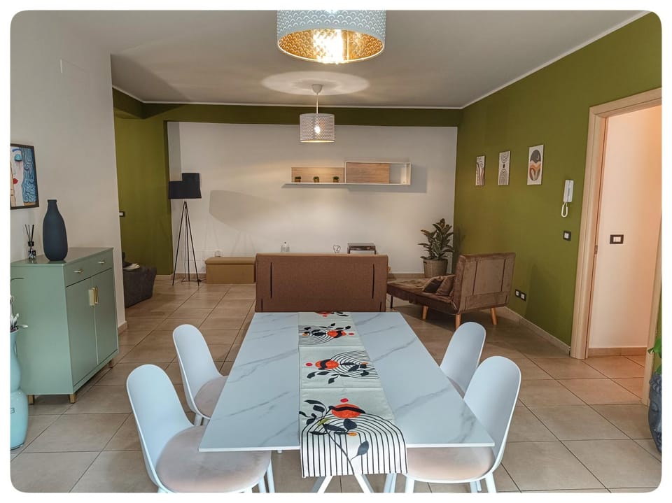 Communal lounge/ TV room, Balcony/Terrace, Living room, Seating area, Dining area, furniture