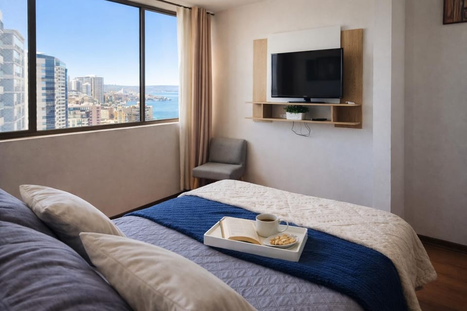 Bed, TV and multimedia, Photo of the whole room, Bedroom, Sea view