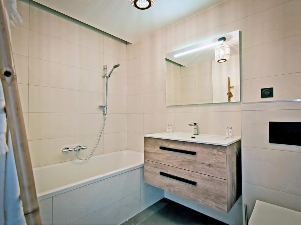 Spacieux appartement avec terrasse à 2 min des pistes, parking couvert et conciergerie - FR-1-613-98 Apartment in Les Allues
