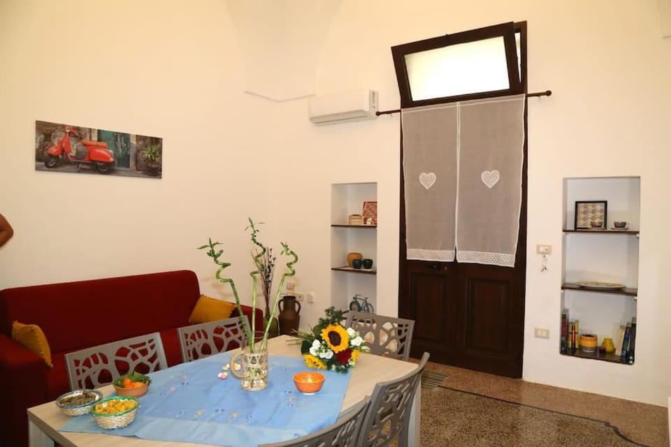 TV and multimedia, Seating area, Dining area, air conditioner