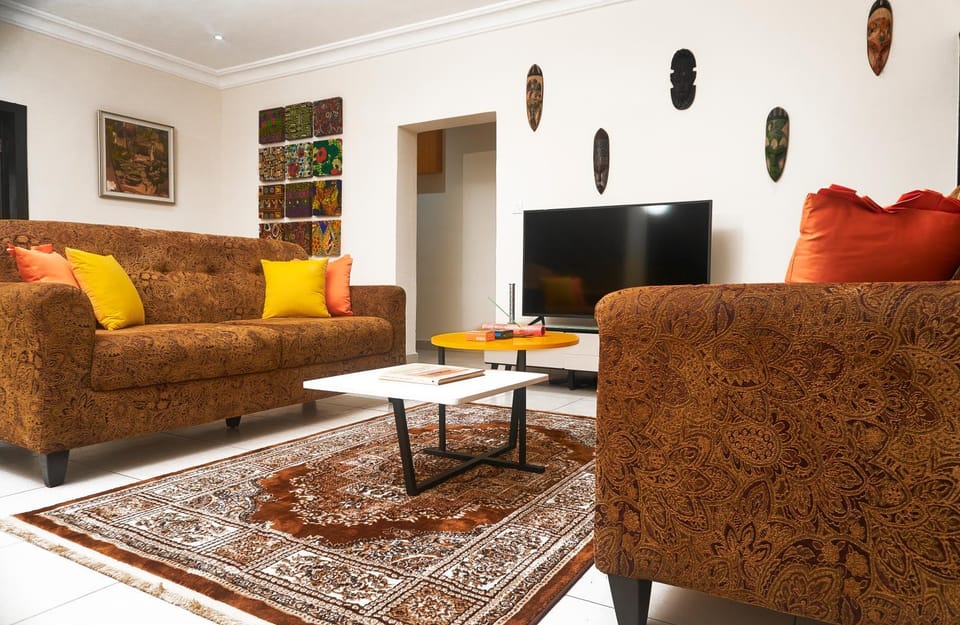 TV and multimedia, Living room, Evening entertainment