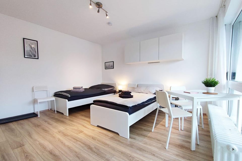 Bed, Photo of the whole room, Seating area, Bedroom