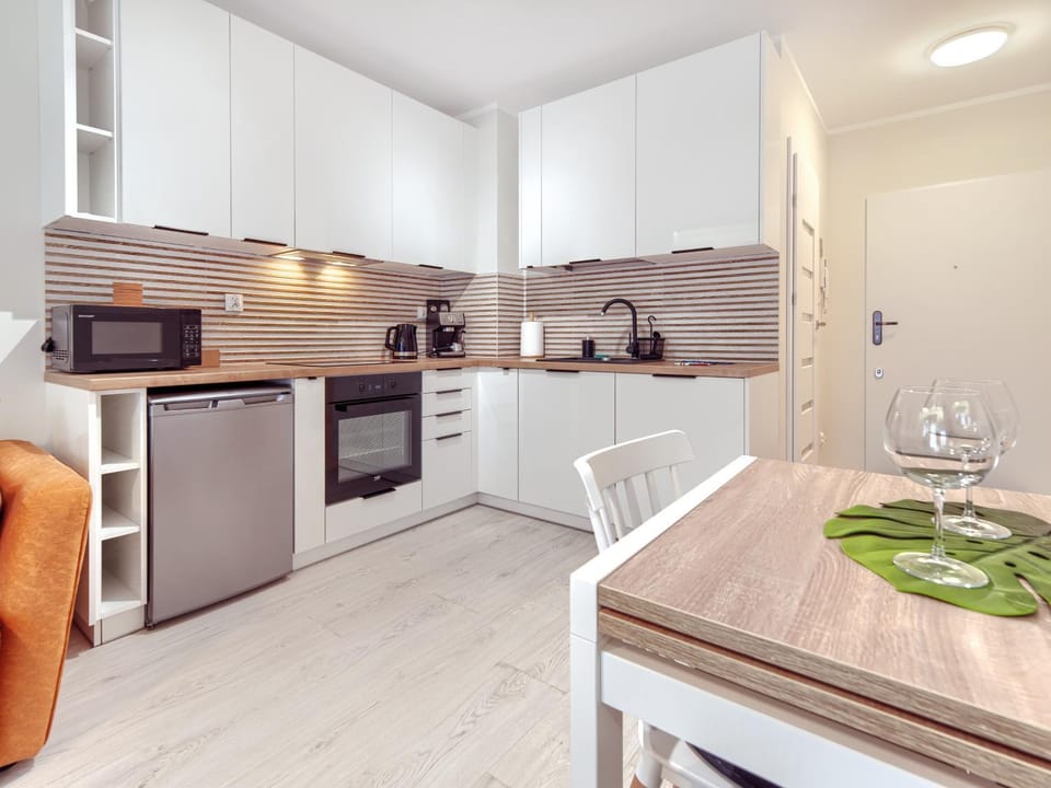 Kitchen or kitchenette, Dining area, dishwasher, minibar, pet friendly, stove