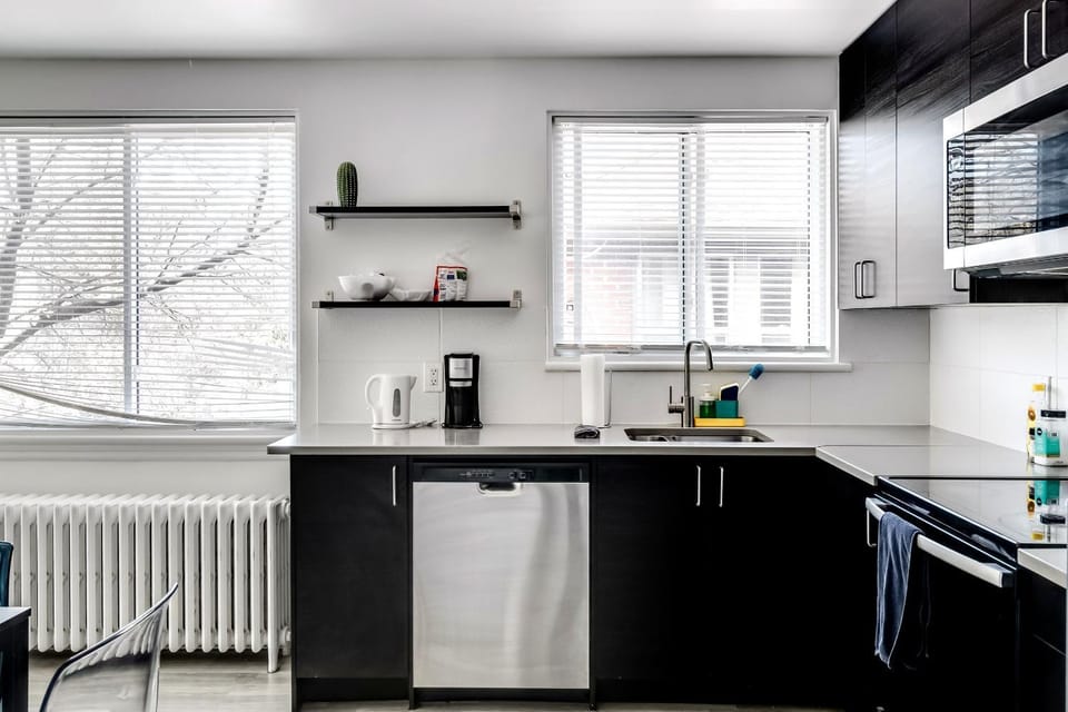 Executive 3BR | Monthly Stays | Quiet East Ottawa Apartment in Gatineau