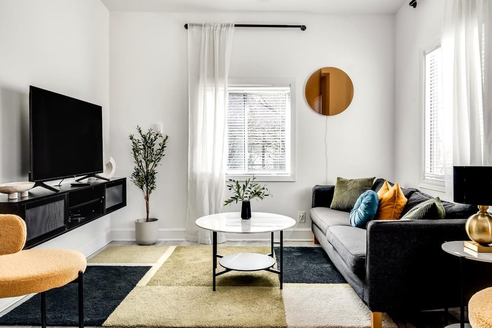 Executive 3BR | Monthly Stays | Quiet East Ottawa Apartment in Gatineau