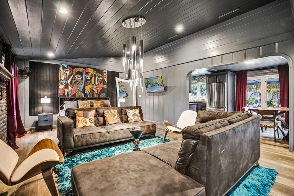 Kiki Grand Suite - Men's Clothing optional Guest Houses House in Wilton Manors