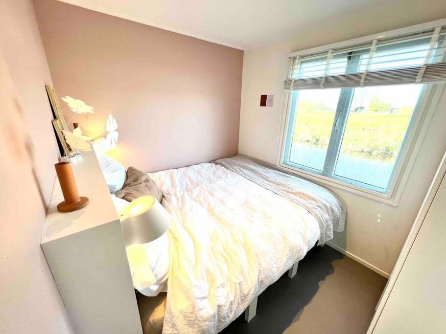 Bed, Photo of the whole room, Bedroom, River view