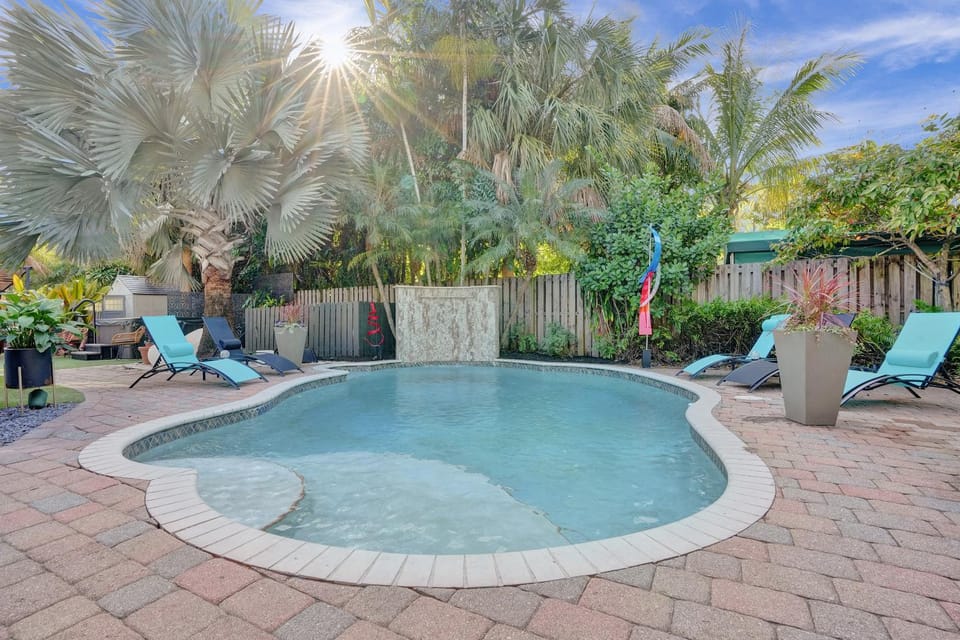 Kiki 1 - Men's Clothing optional Guest Houses Bed and Breakfast in Wilton Manors
